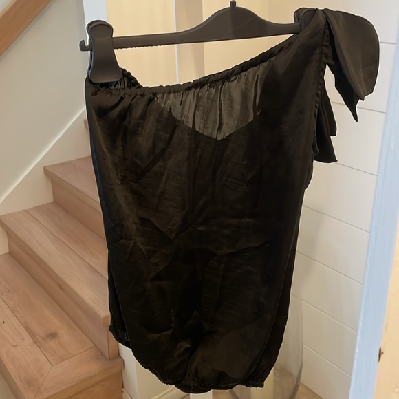 Cute top - Picture 3 of 4